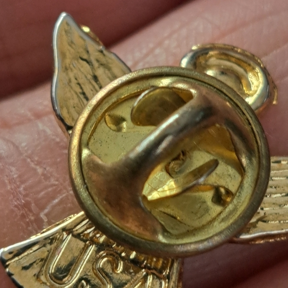 Angel lapel pin with usa flag incorporated - Picture 3 of 4